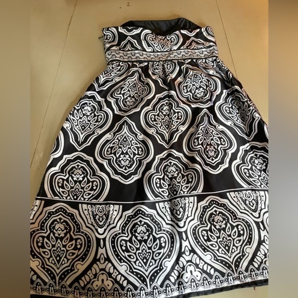 BRAND NEW-  NWT Gorgeous WHBM Strapless Black and White Dress Size 0 - Picture 2 of 5